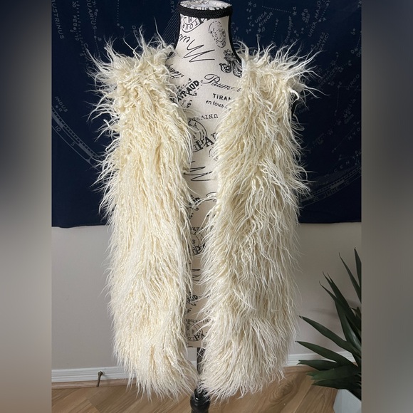 Ivory Long Shaggy Faux Fur Vest Dani Collection — Size M - Picture 3 of 6